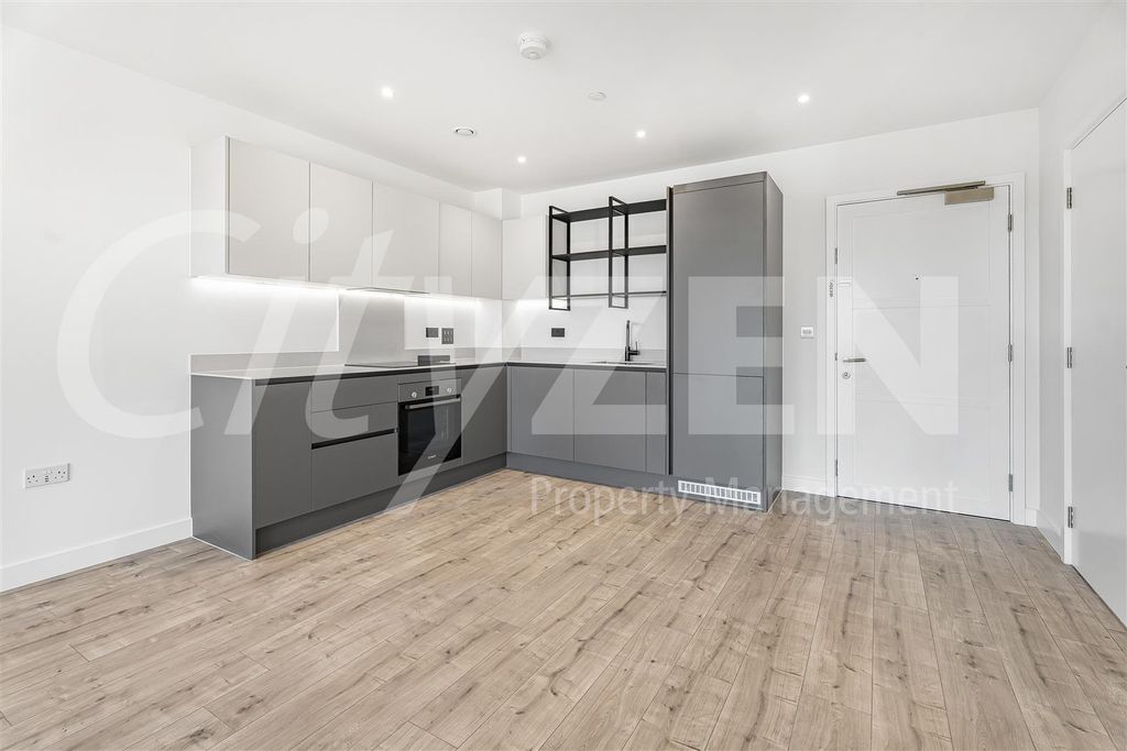 Property photo 1 of 16 Reception/Kitchen