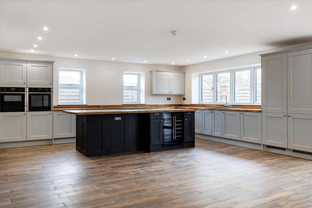 Property photo 2 of 20 Image