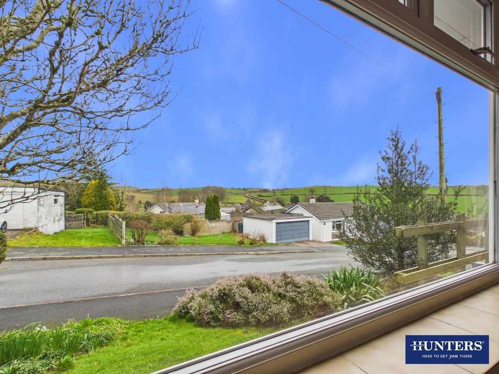 Property photo 1 of 17 Living Room