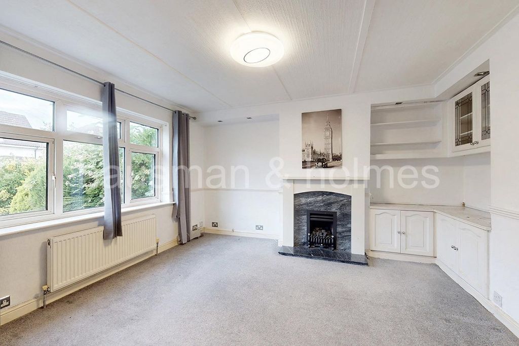 Property photo 3 of 20 W15.Jpg