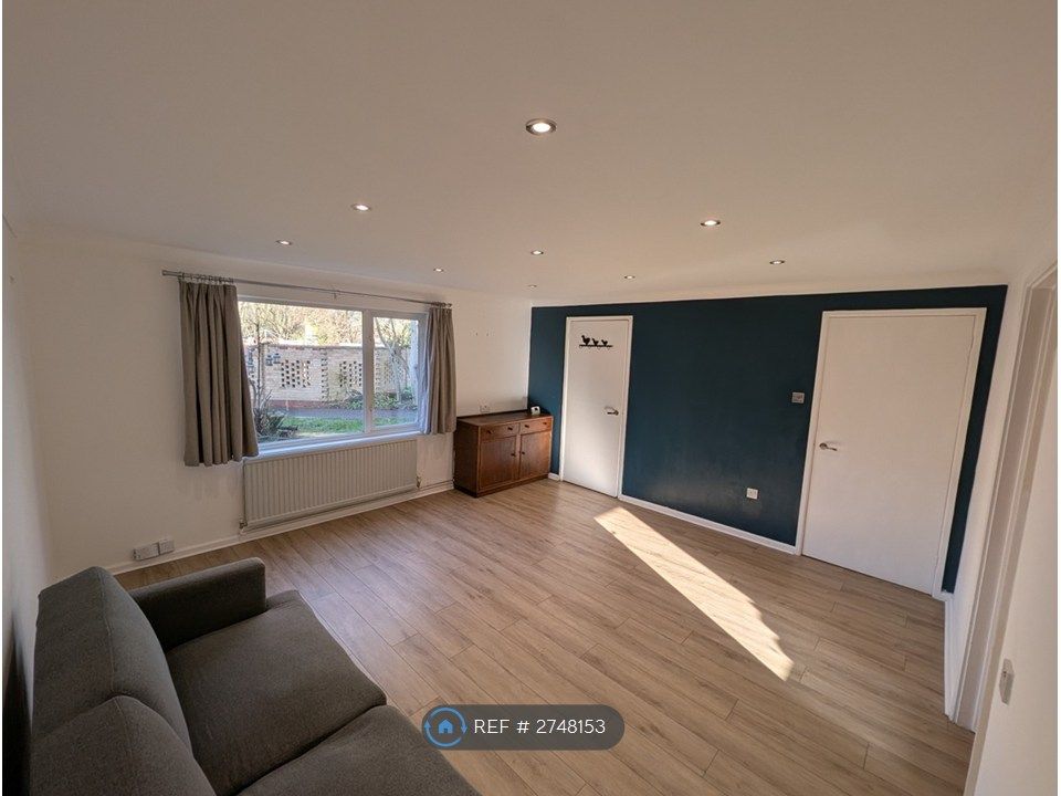 Property photo 3 of 14 Living Room