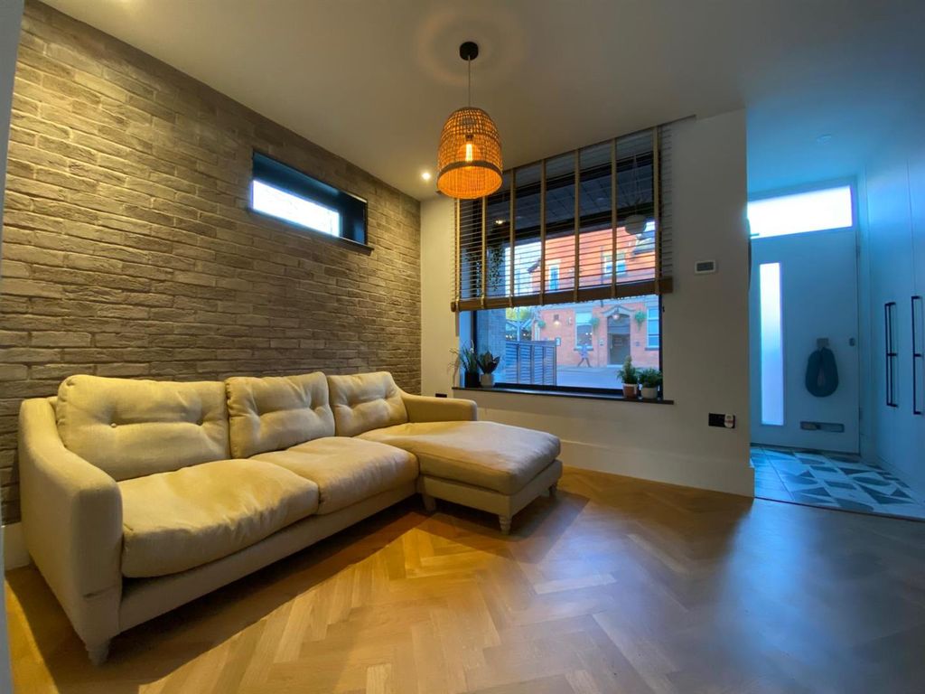 Property photo 3 of 27