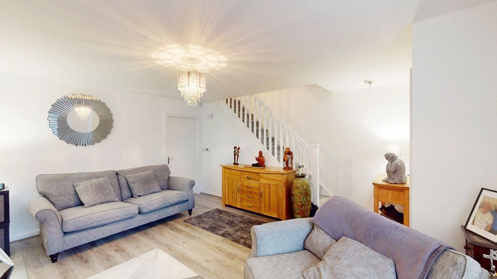 Property photo 2 of 15 Lounge