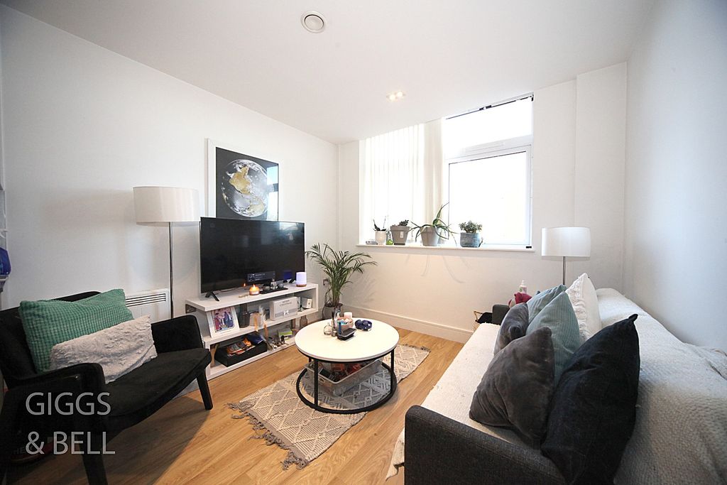 Property photo 2 of 9 1878502