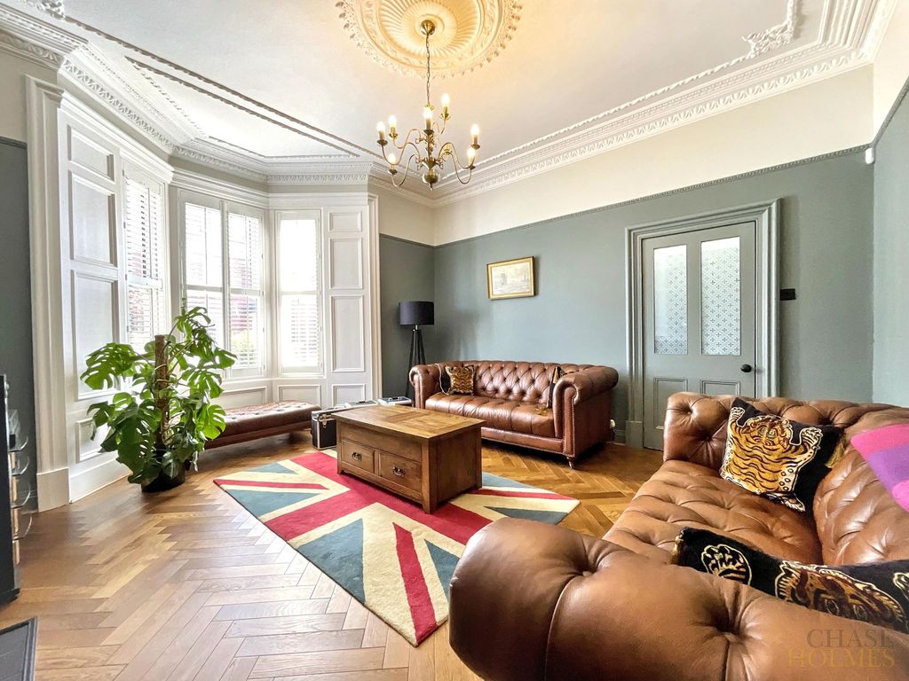 Property photo 2 of 31