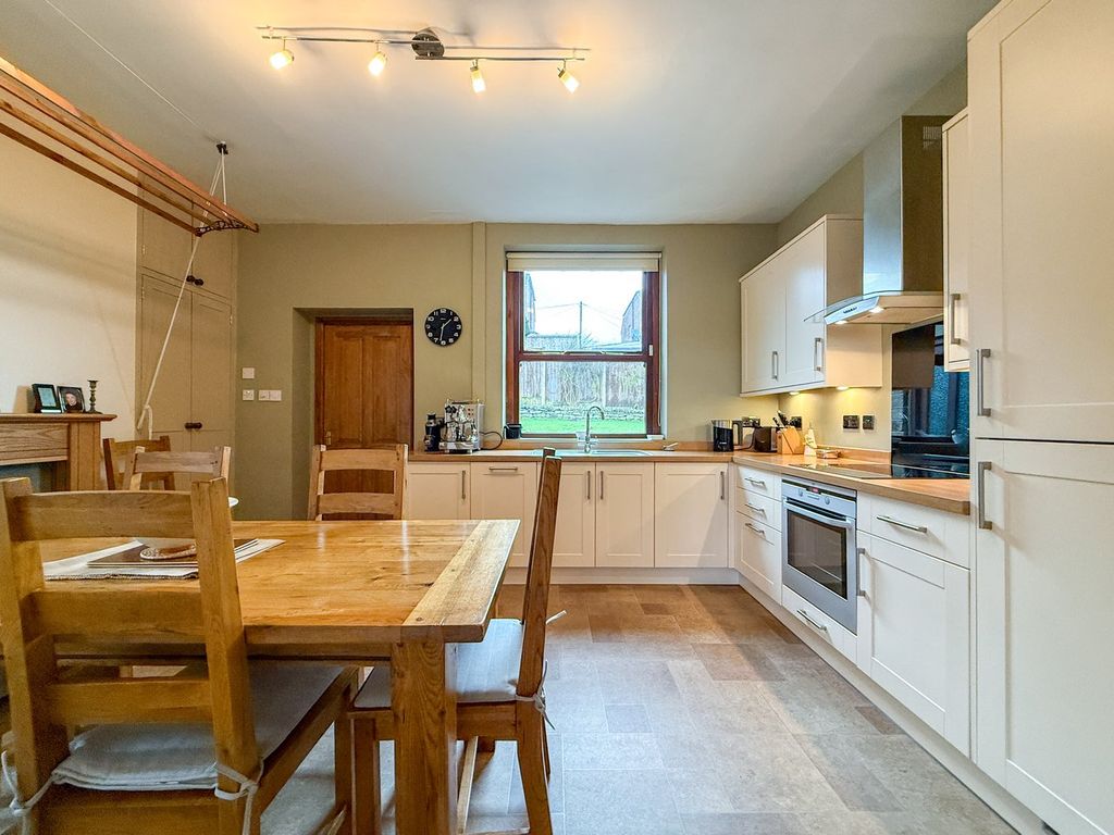 Property photo 3 of 28