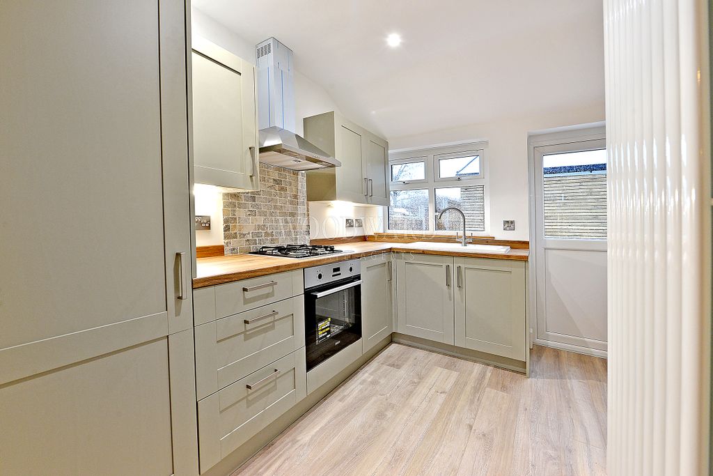 Property photo 3 of 20 Kitchen