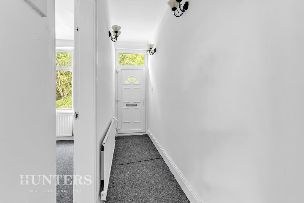 Property photo 3 of 17 Hallway