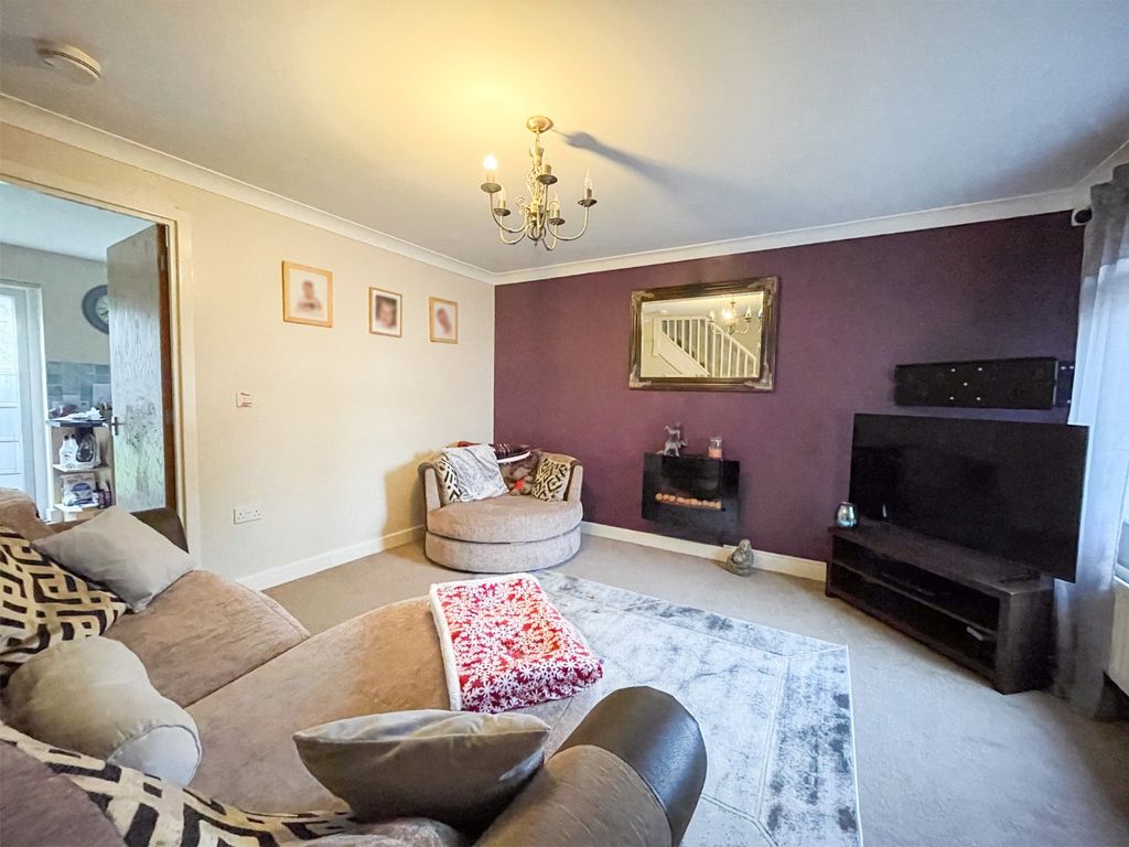 Property photo 2 of 15 3898485