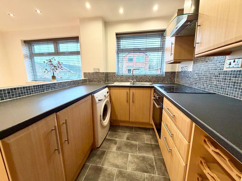 Property photo 3 of 6 Kitchen