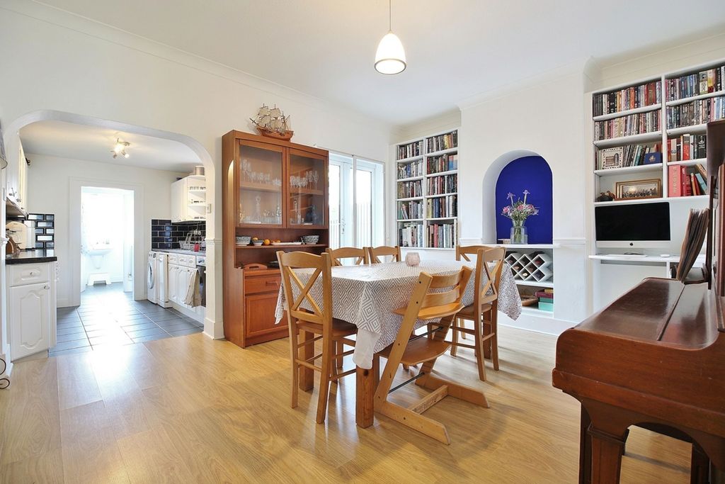 Property photo 3 of 11