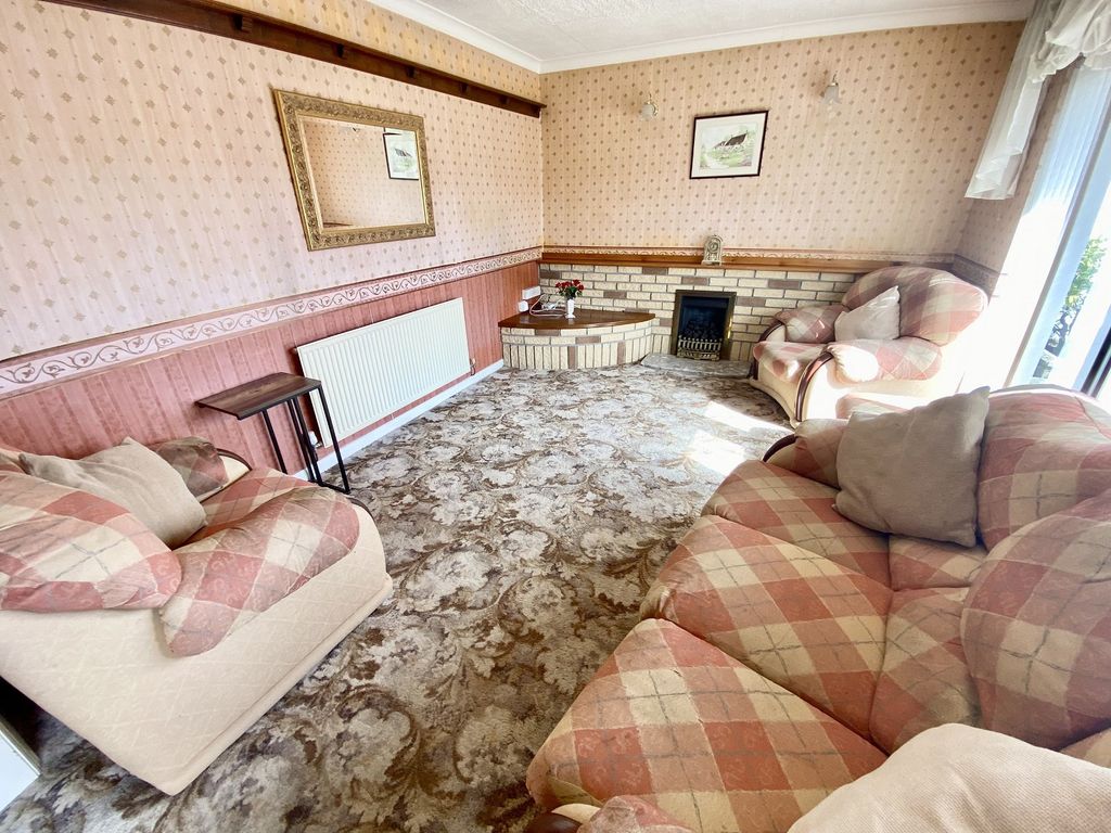 Property photo 2 of 21 Lounge