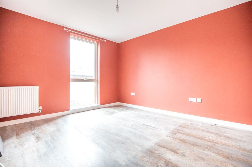 Property photo 2 of 11 Picture No. 18