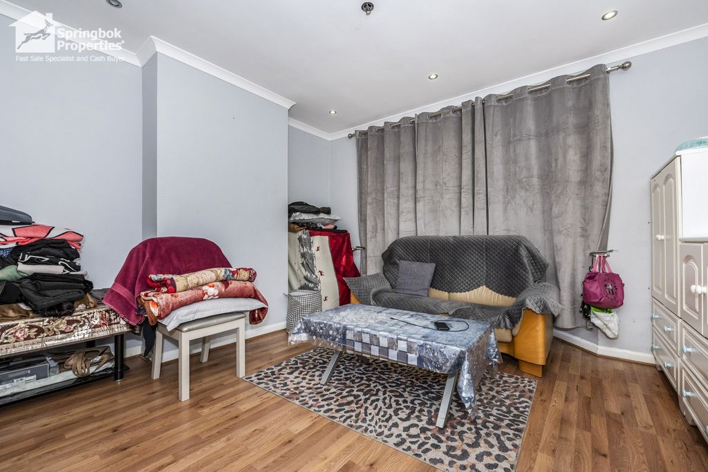 Property photo 2 of 11 1