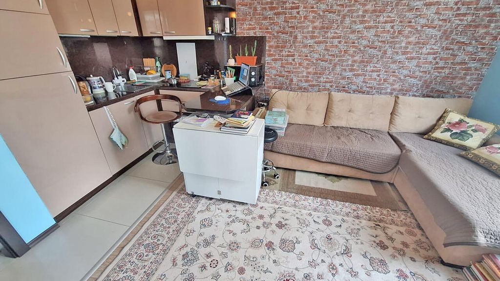 Property photo 3 of 12