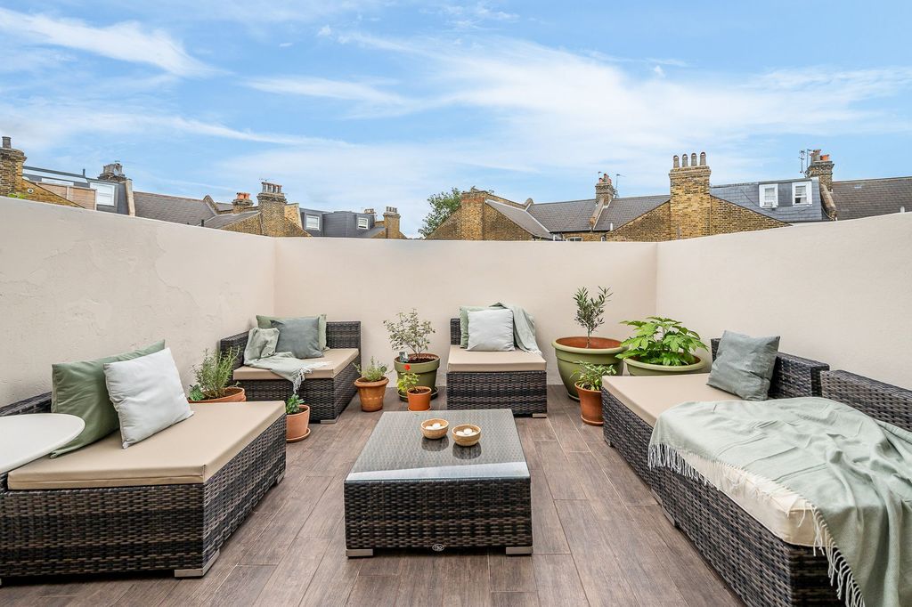 Property photo 2 of 24