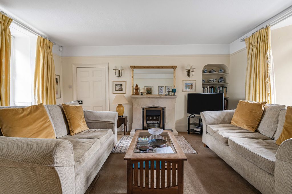 Property photo 2 of 48