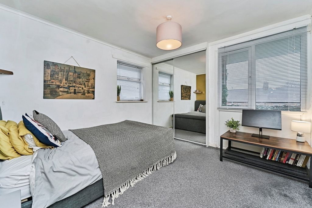 Property photo 3 of 11 Pbox-Img.Jpg