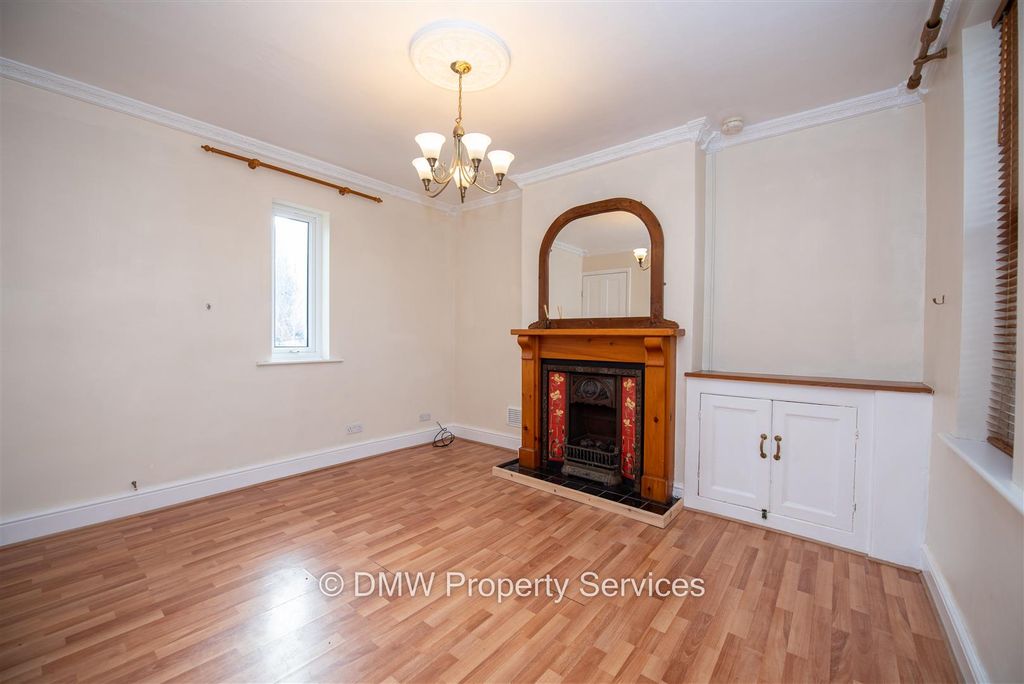 Property photo 3 of 10 Lounge