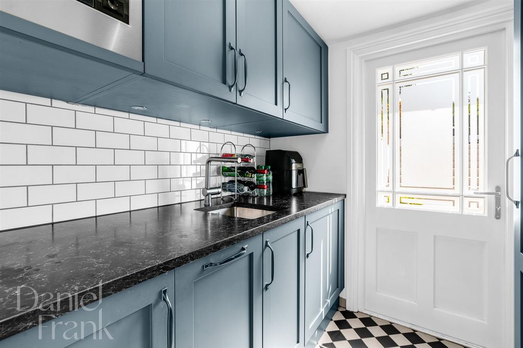 Additional image 5 of 5 bed detached house for saleThe Uplands, Loughton IG10