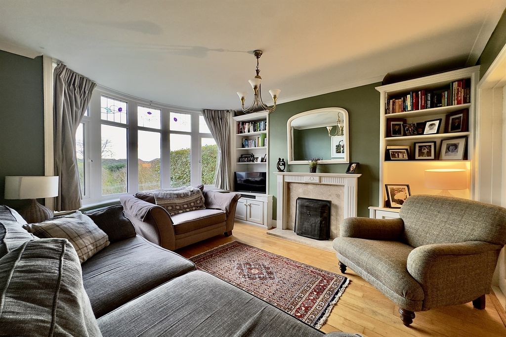 Property photo 2 of 21 Lounge