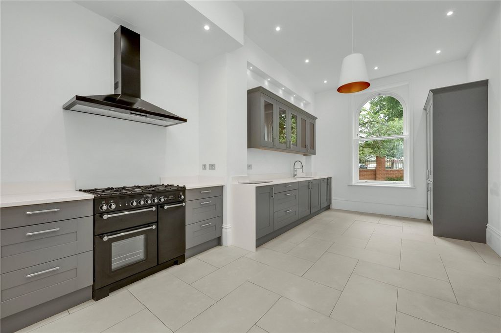 Property photo 3 of 10 Picture No. 05