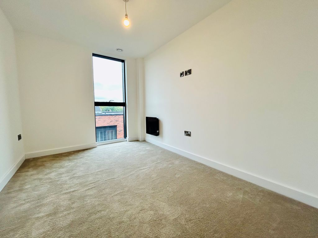 Property photo 2 of 8 Bedroom