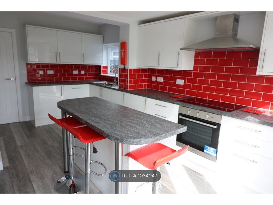 Property photo 3 of 14 Kitchen
