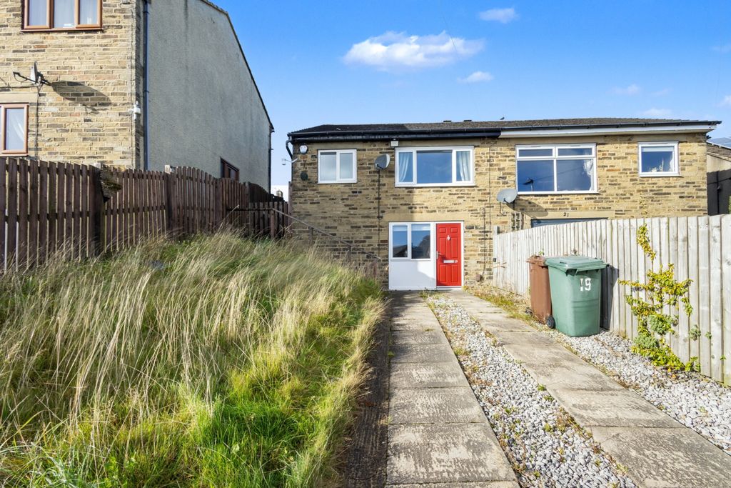 Property photo 1 of 18 19 Lodge Gate Close, Denholme, Bradford, Bd13 4Ed