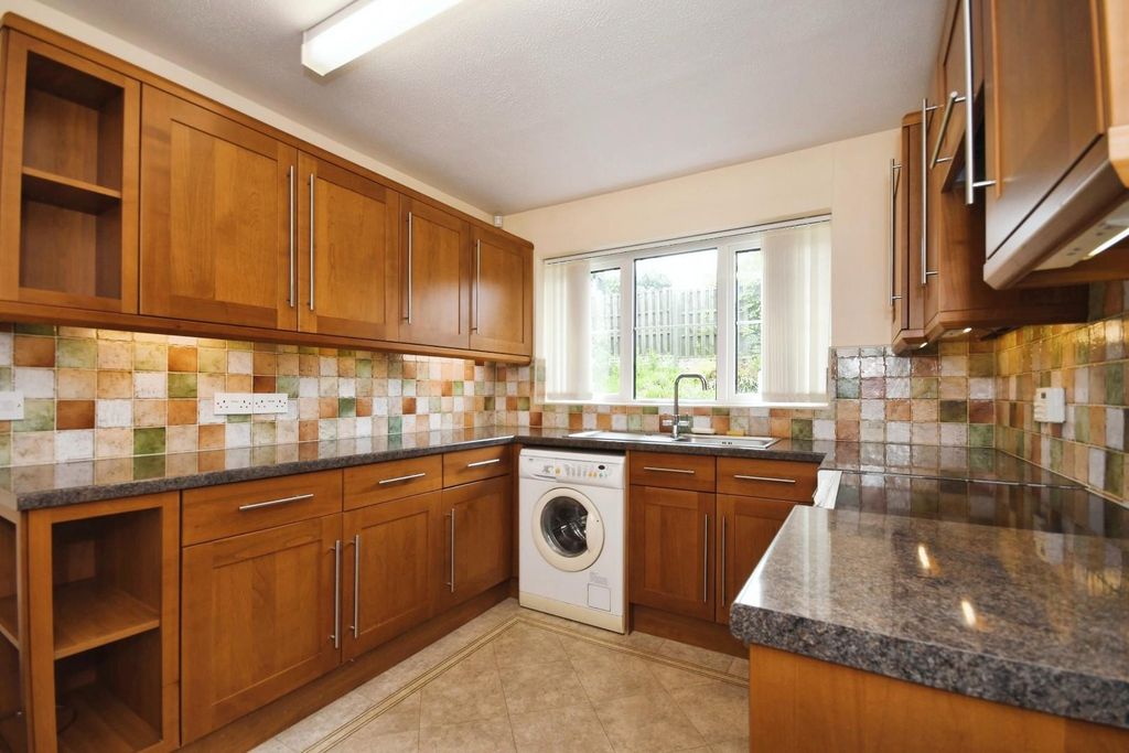 Property photo 3 of 16 Kitchen 02.Jpg