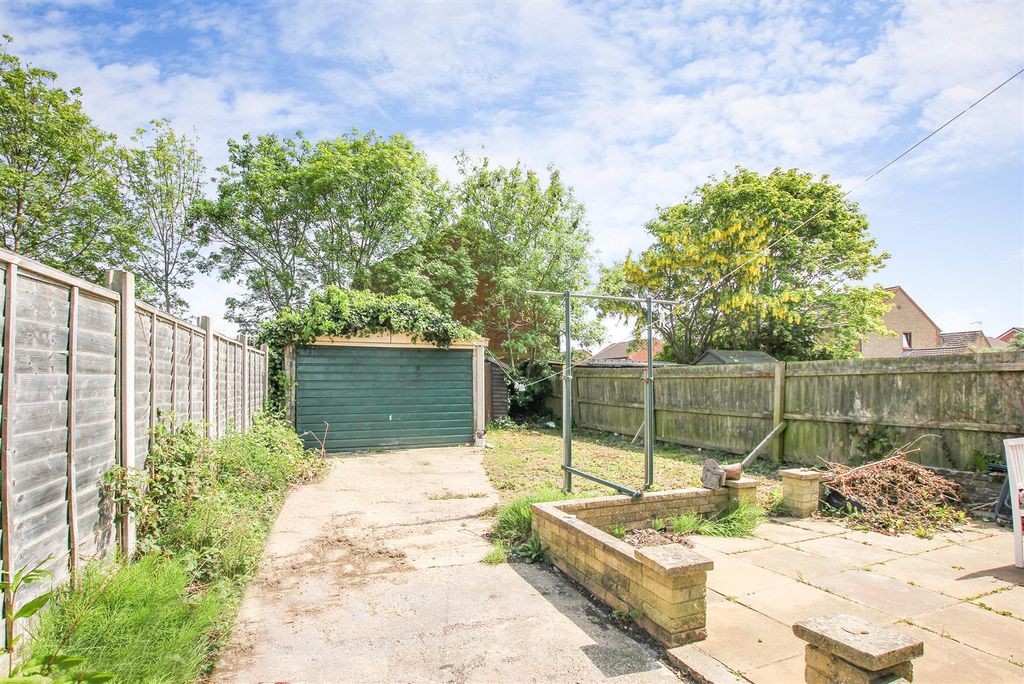 Property photo 2 of 17 Garden
