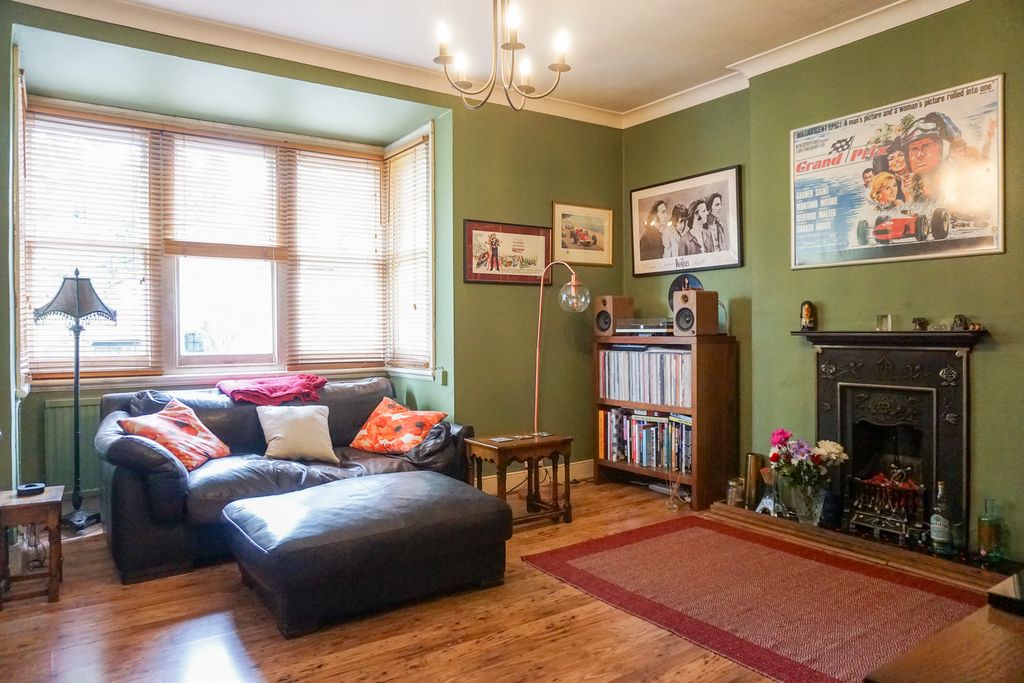 Property photo 2 of 15 Lounge
