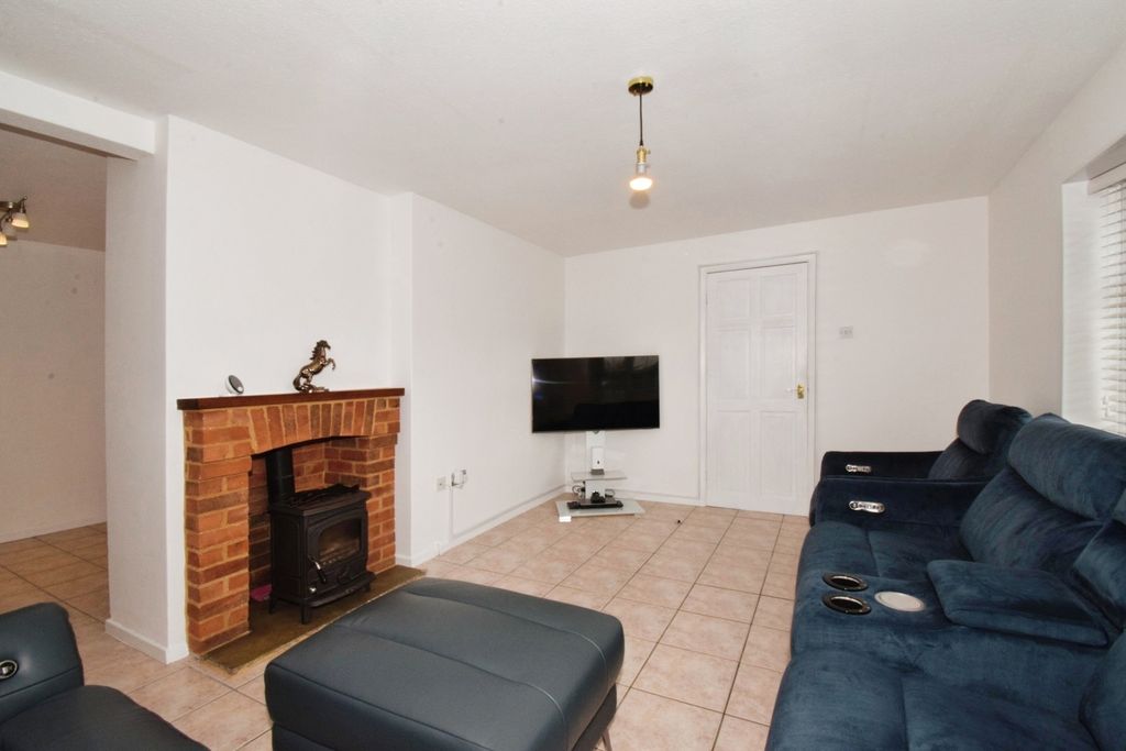 Property photo 2 of 17 Lounge