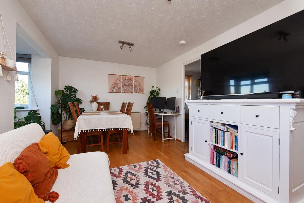 Property photo 2 of 13 Living/Dining Room