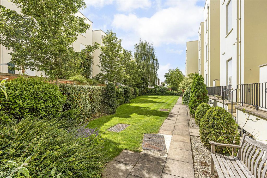 Additional image 13 of 3 bed flat for saleThe Broadwalk, Imperial Square, Cheltenham GL50