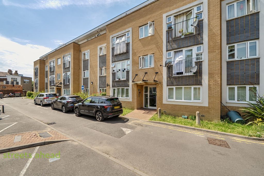 Property photo 2 of 15 559A802c-F0F1-40B...