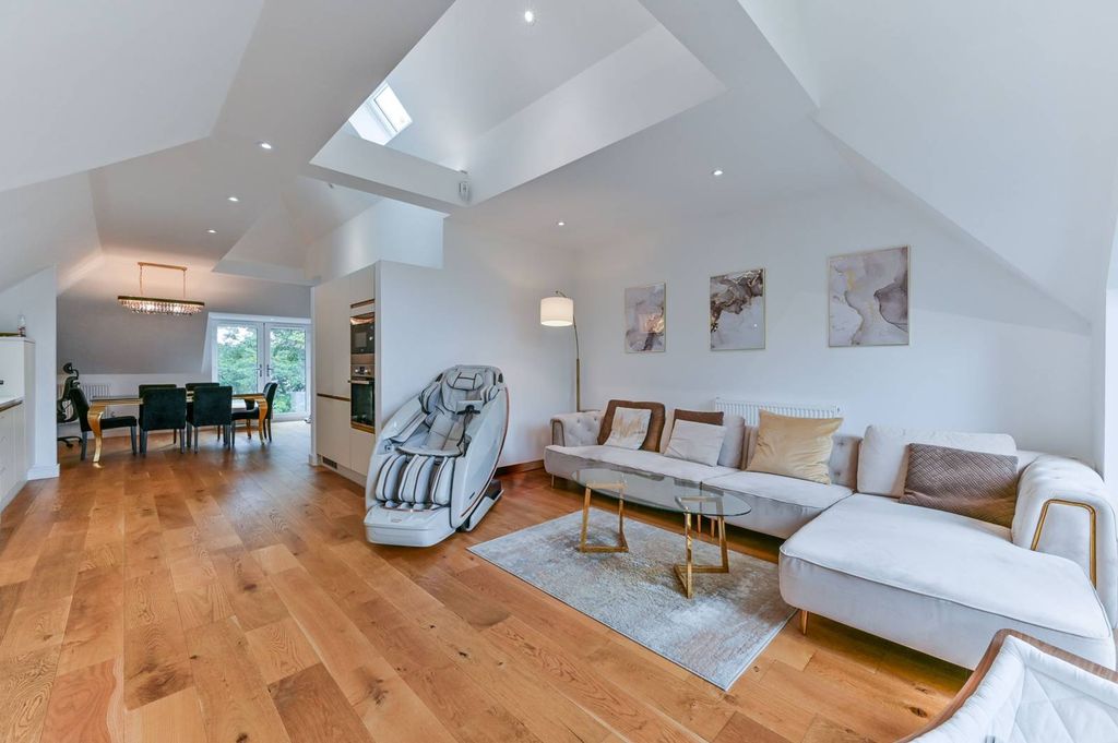 Property photo 2 of 21