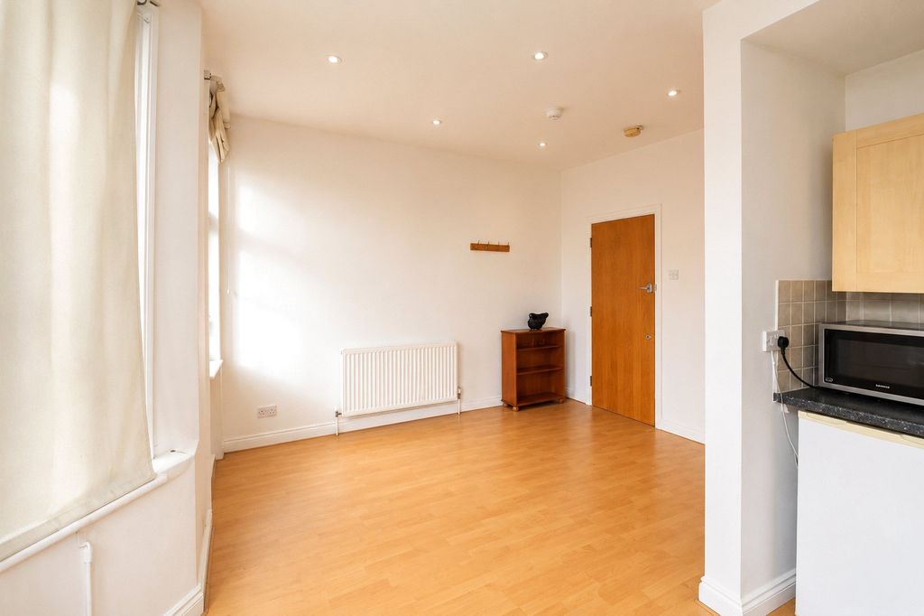 Property photo 3 of 6 Living Room