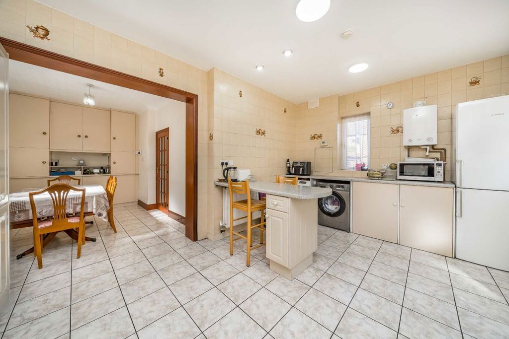 Property photo 3 of 9