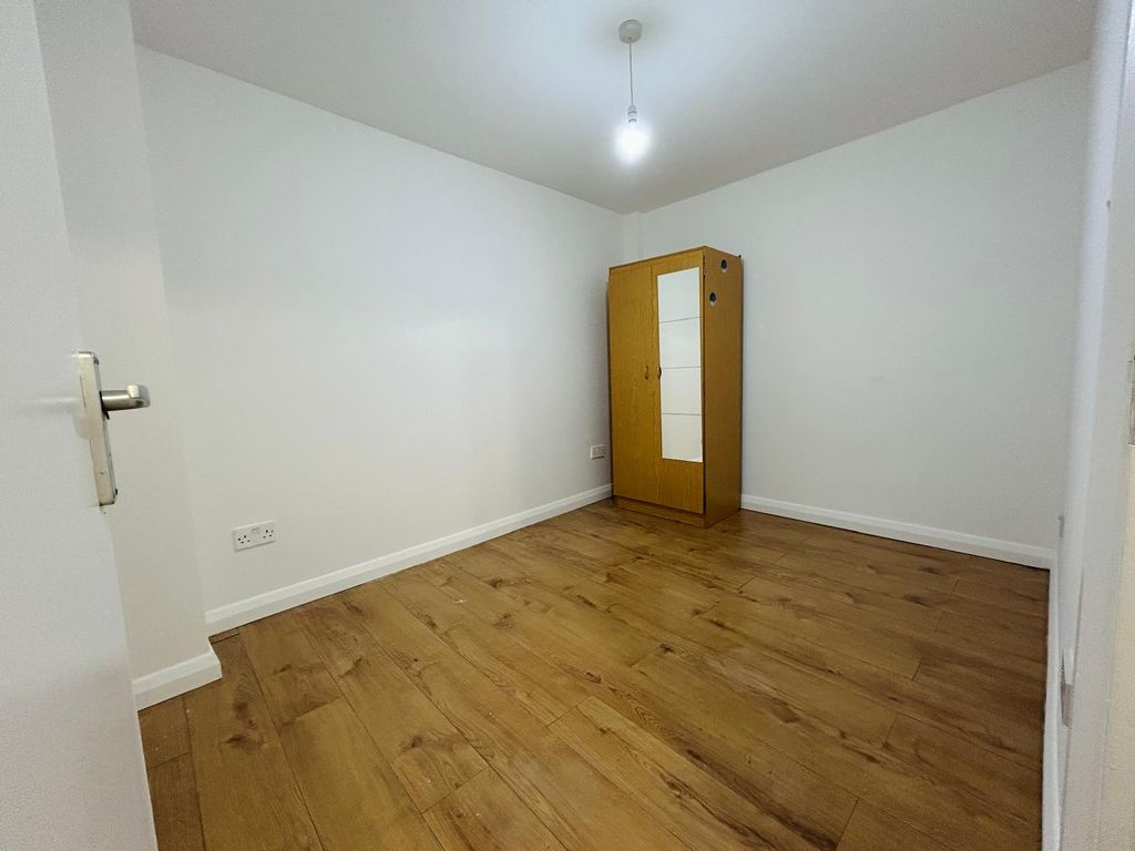 Property photo 3 of 6 Gallery