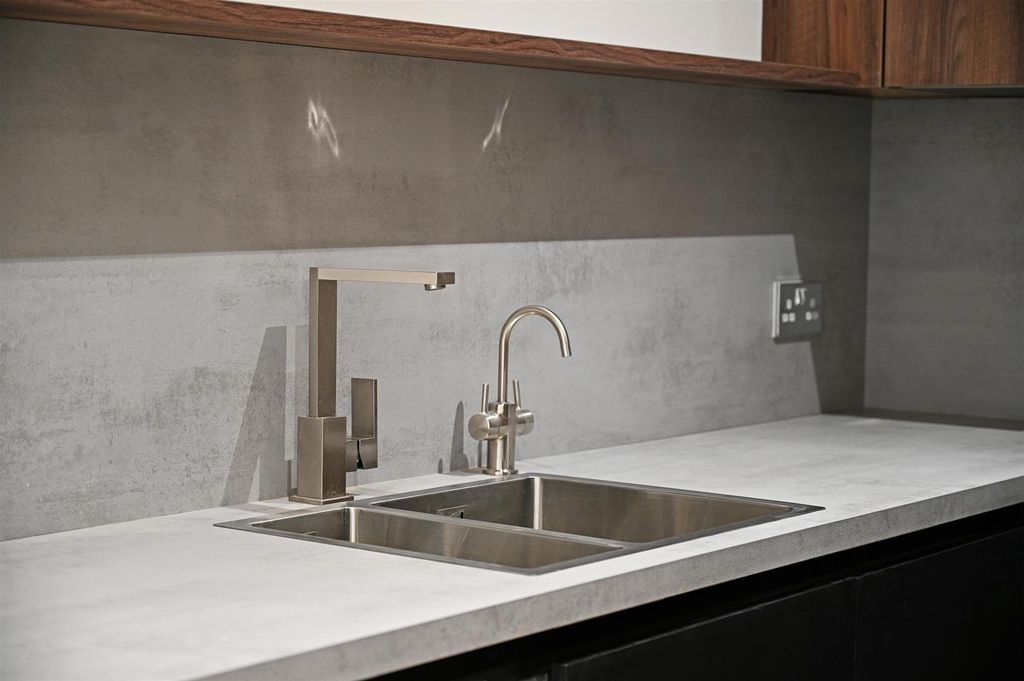 Property photo 3 of 14 Kitchen