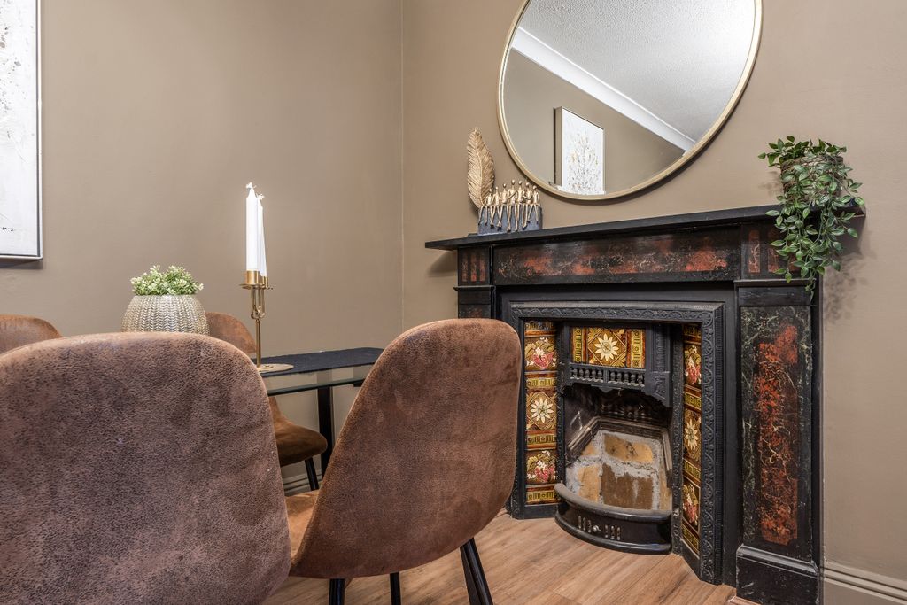 Property photo 3 of 17 Dining Area