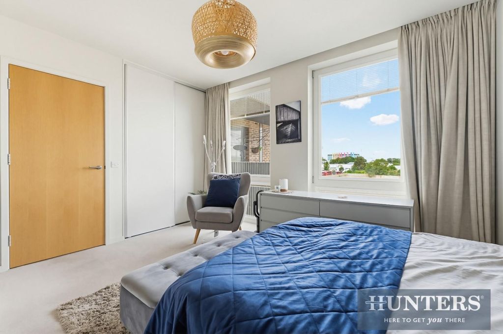 Property photo 3 of 11 Isambard Court Flat 9.Jpg
