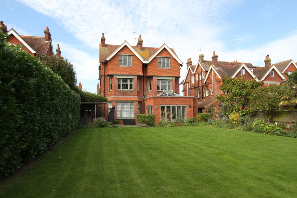 Property photo 2 of 36