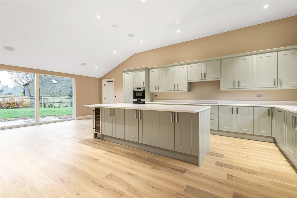 Property photo 2 of 11 Kitchen/Dining Room
