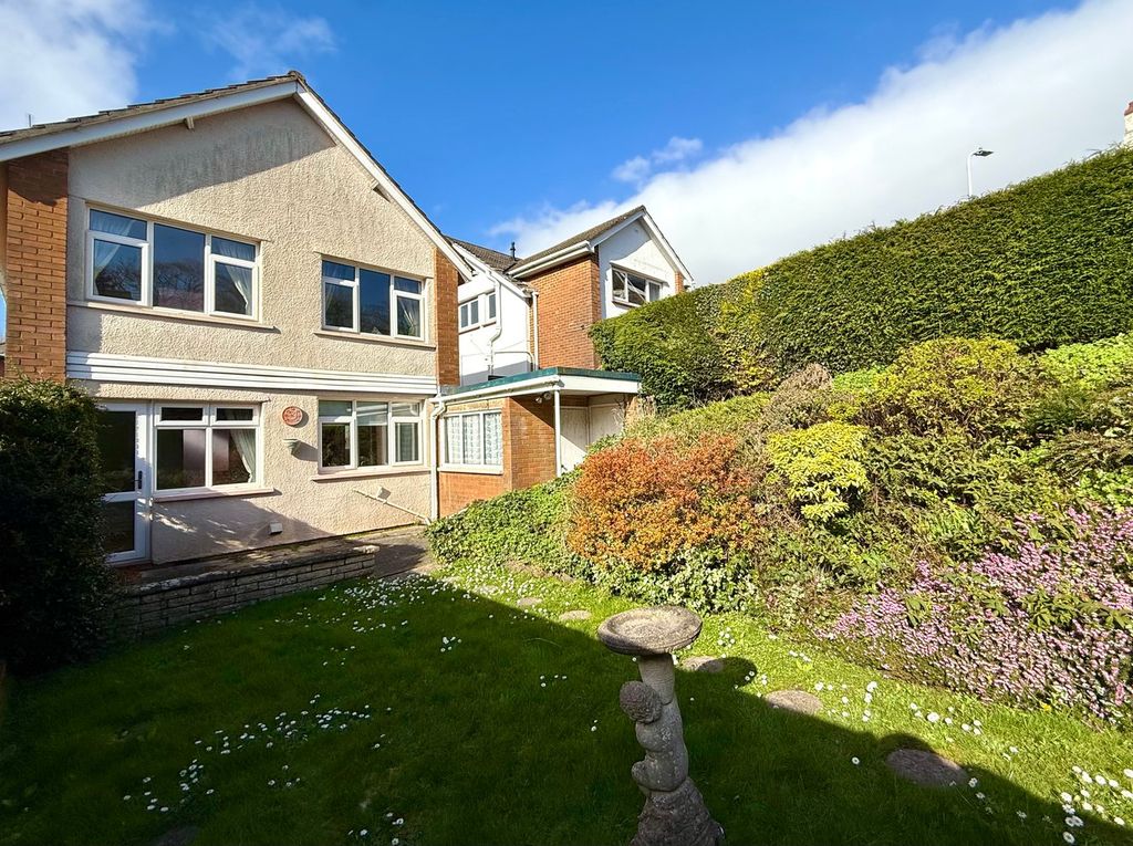 Property photo 3 of 18