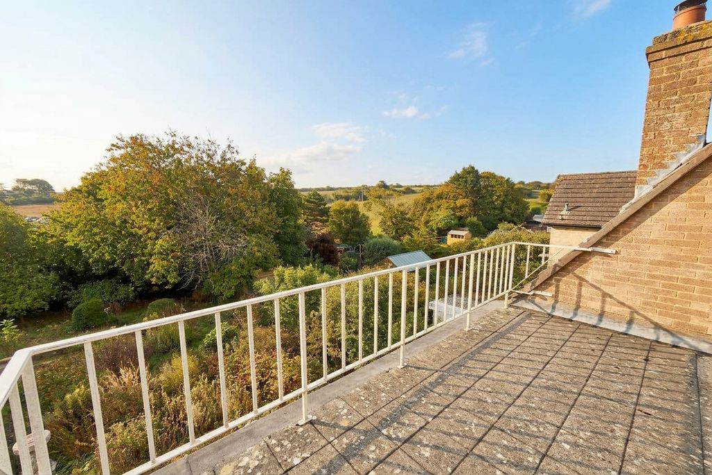 Property photo 2 of 13 Roof Terrace