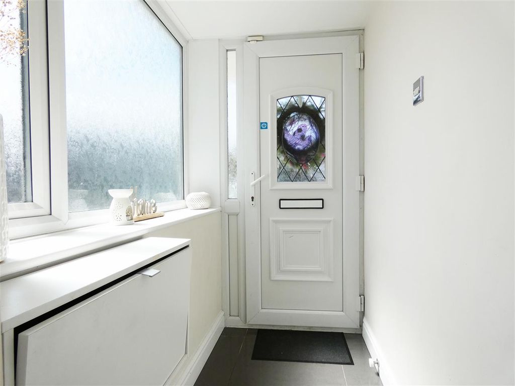 Property photo 3 of 15 Entrance Porch