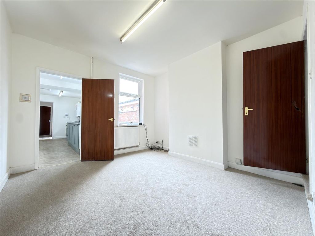 Property photo 3 of 11 Sitting Room