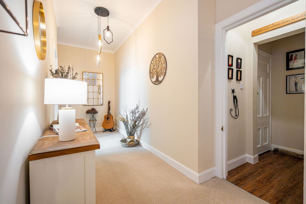 Property photo 3 of 32